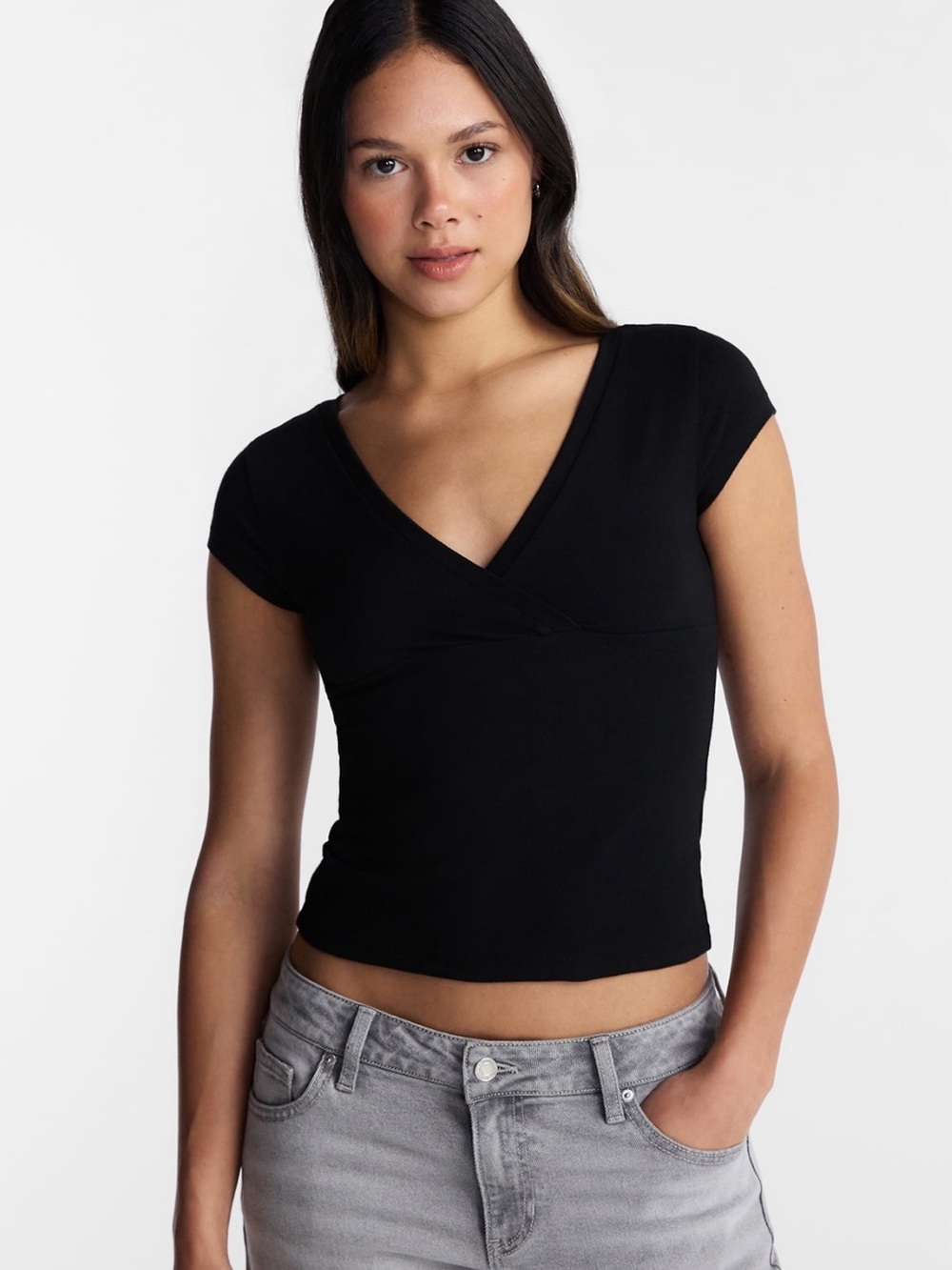 No Boundaries Women’s Surplice V-Neck Cap Sleeve Black Top NWT medium